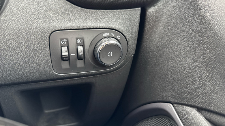 Vauxhall Crossland 1.2 Design 5dr Petrol Hatchback